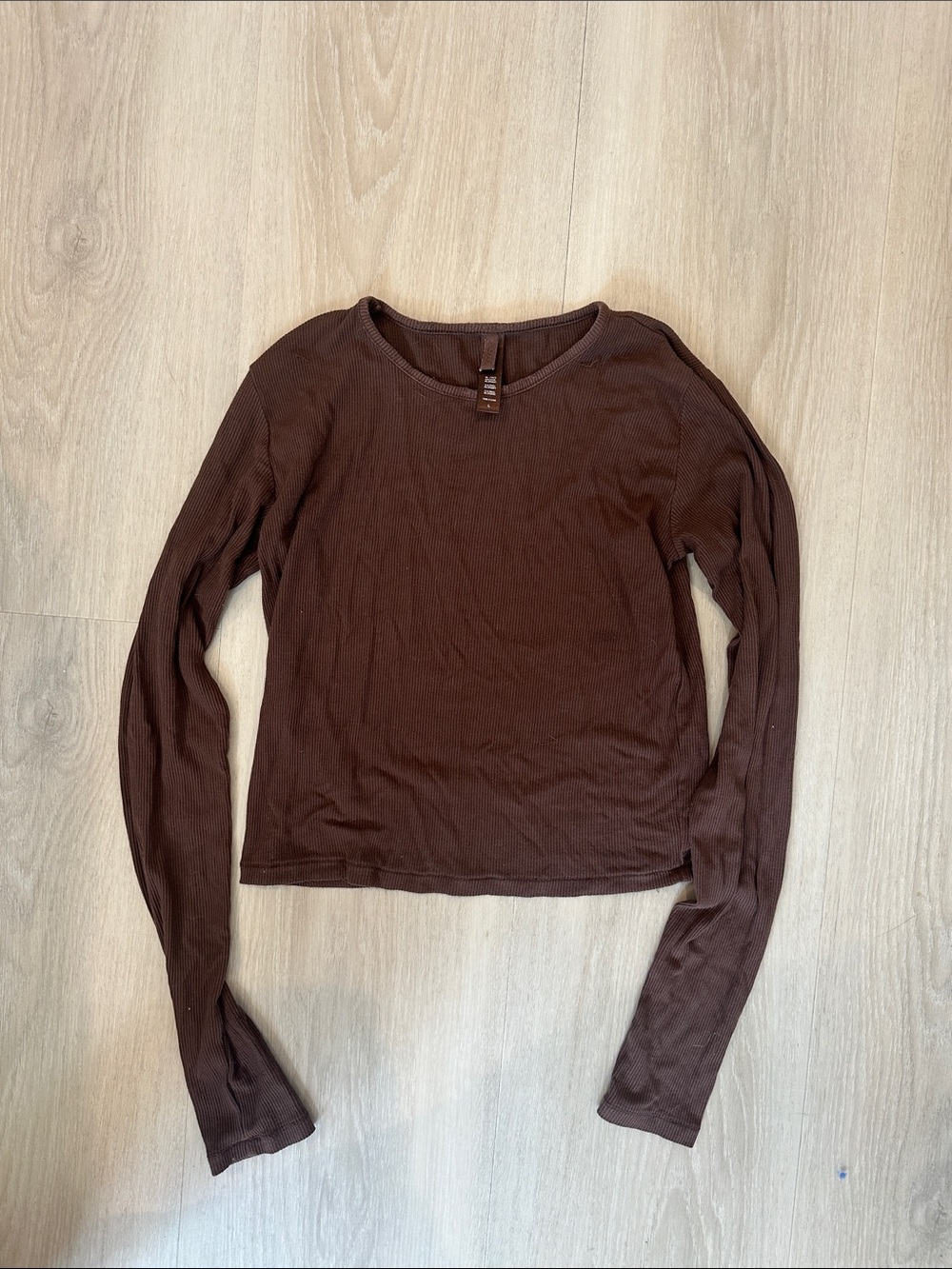 SKIMS Long Sleeve Ribbed Crew Top - Chocolate Brown